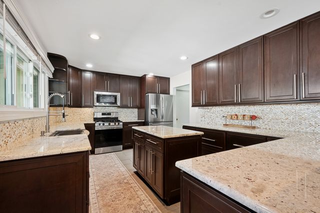 3134 Maple Leaf Drive, Glenview, IL 60026