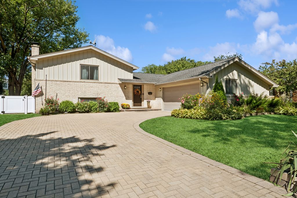 3134 Maple Leaf Drive, Glenview, IL 60026