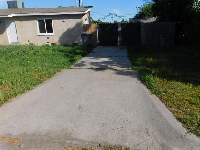5590 E Garland Avenue, Fresno, CA 93727