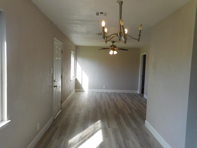 5590 E Garland Avenue, Fresno, CA 93727