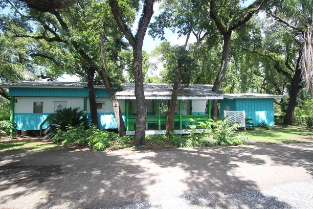 176 Hector Lane, Grand Isle, LA 70358