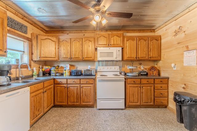 597 HARDIN GRAVEYARD RD, Adamsville, TN 38310