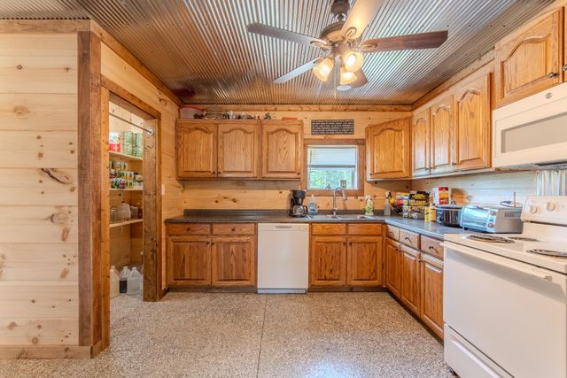 597 HARDIN GRAVEYARD RD, Adamsville, TN 38310