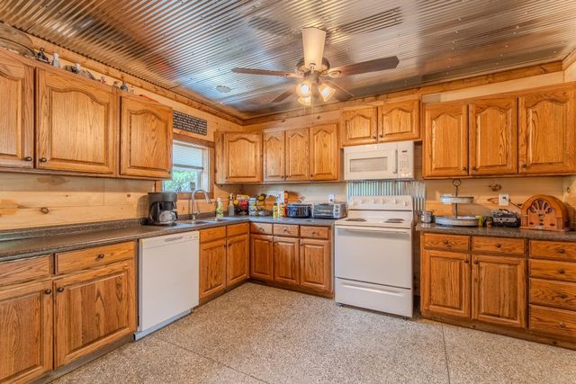 597 HARDIN GRAVEYARD RD, Adamsville, TN 38310