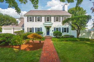 8 Manitoba Rd, Newton, MA 02468