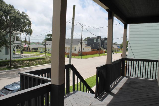 1015 30th Street 3, Galveston, TX 77550
