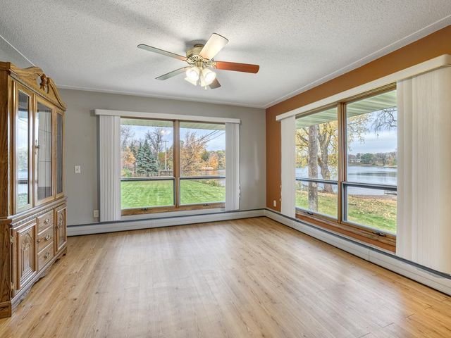 85 Rice Creek Way NE, Fridley, MN 55432