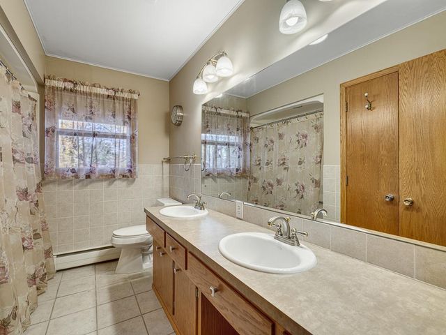 85 Rice Creek Way NE, Fridley, MN 55432