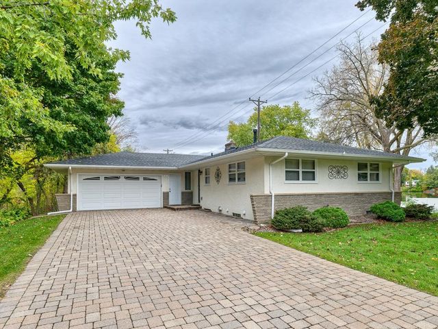 85 Rice Creek Way NE, Fridley, MN 55432