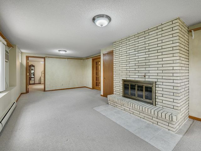 85 Rice Creek Way NE, Fridley, MN 55432