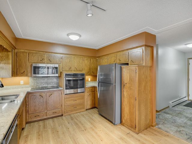 85 Rice Creek Way NE, Fridley, MN 55432