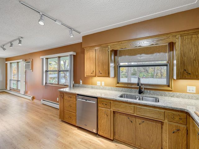 85 Rice Creek Way NE, Fridley, MN 55432