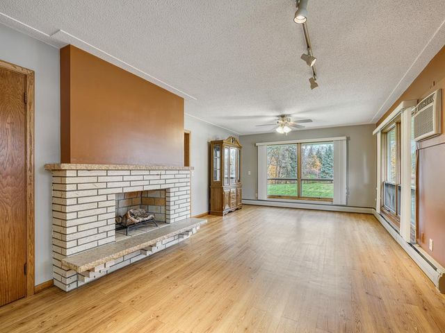 85 Rice Creek Way NE, Fridley, MN 55432