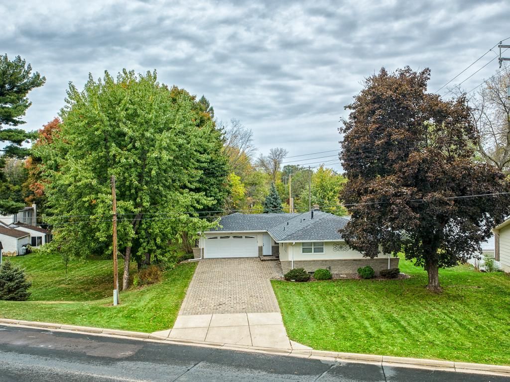 85 Rice Creek Way NE, Fridley, MN 55432