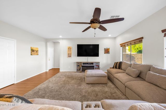 2540 E MISTY WILLOW Lane, Phoenix, AZ 85024