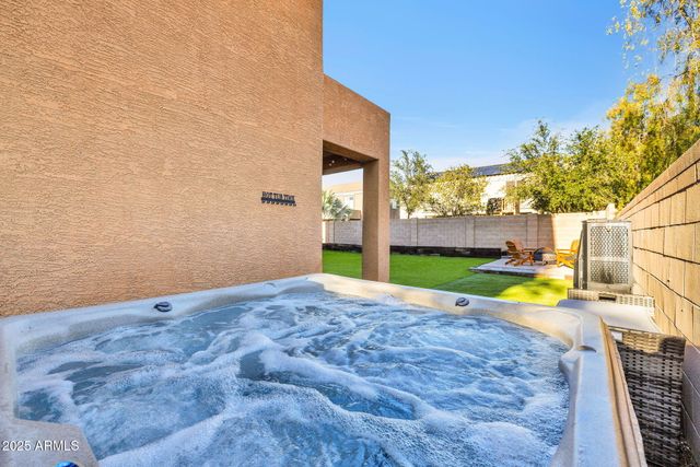 2540 E MISTY WILLOW Lane, Phoenix, AZ 85024