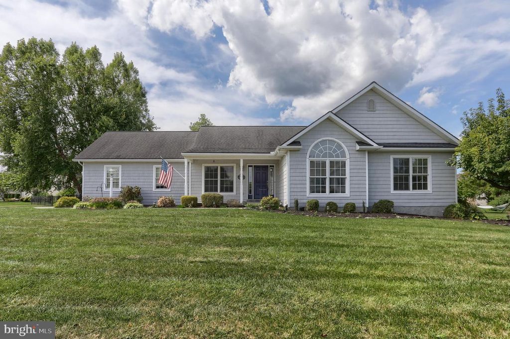 87 CLOVER DR, Lebanon, PA 17042