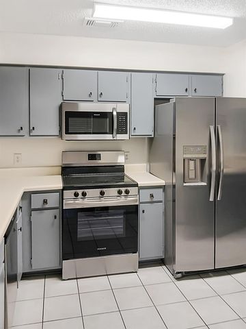 6601 Sands Point Drive 5, Houston, TX 77074