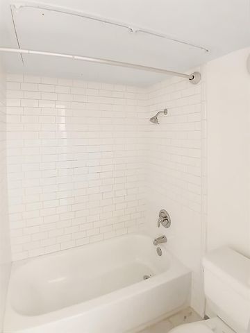 6601 Sands Point Drive 5, Houston, TX 77074