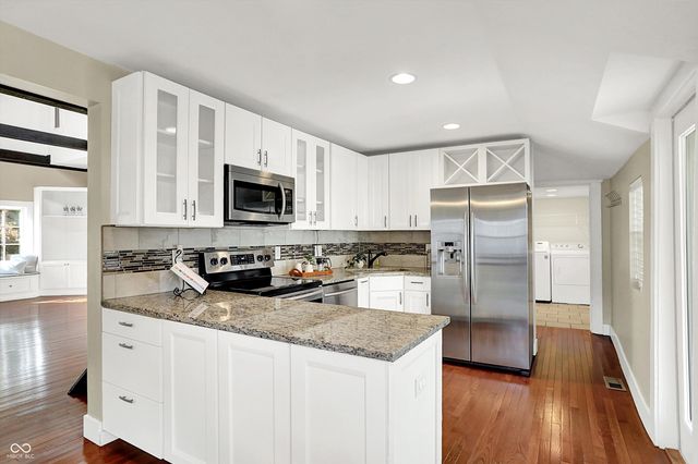 500 W Sycamore Street, Zionsville, IN 46077