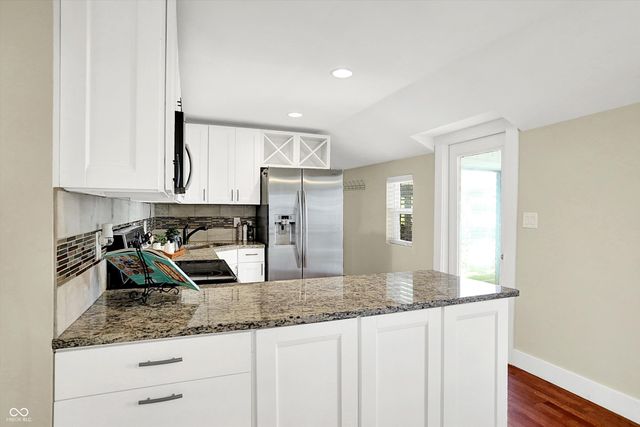 500 W Sycamore Street, Zionsville, IN 46077