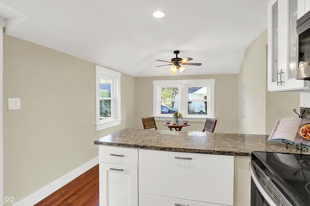 500 W Sycamore Street, Zionsville, IN 46077