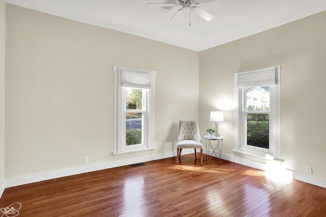 500 W Sycamore Street, Zionsville, IN 46077