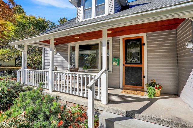 500 W Sycamore Street, Zionsville, IN 46077