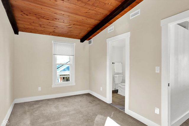 500 W Sycamore Street, Zionsville, IN 46077