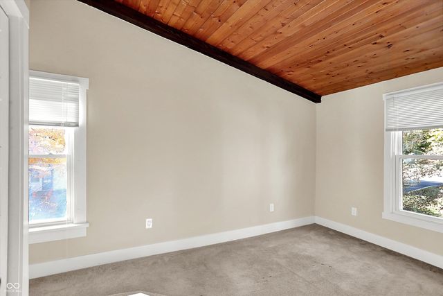 500 W Sycamore Street, Zionsville, IN 46077