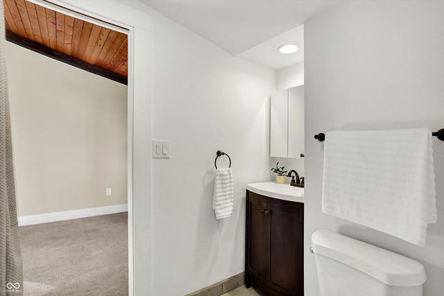 500 W Sycamore Street, Zionsville, IN 46077