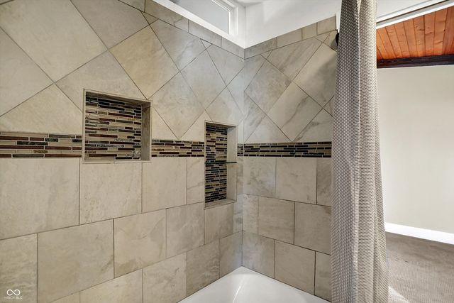 500 W Sycamore Street, Zionsville, IN 46077