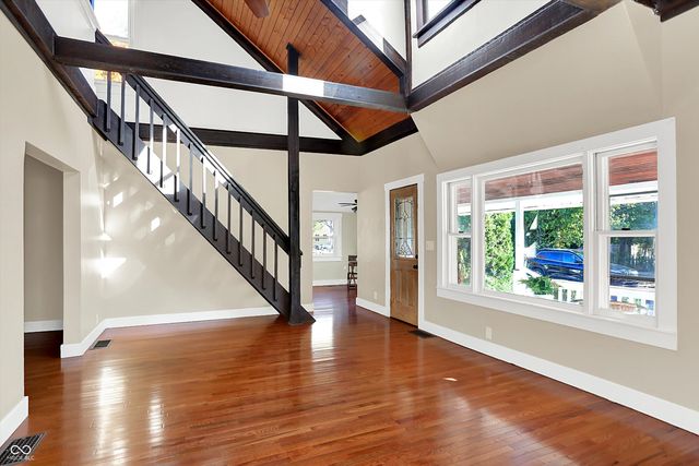 500 W Sycamore Street, Zionsville, IN 46077