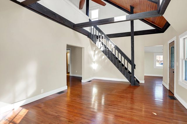 500 W Sycamore Street, Zionsville, IN 46077