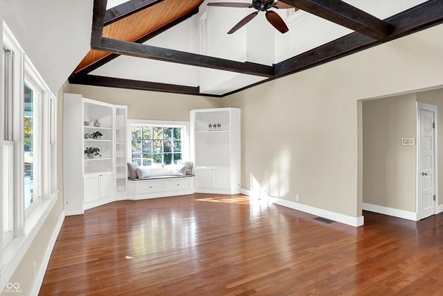 500 W Sycamore Street, Zionsville, IN 46077