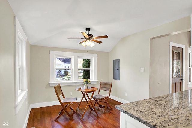 500 W Sycamore Street, Zionsville, IN 46077