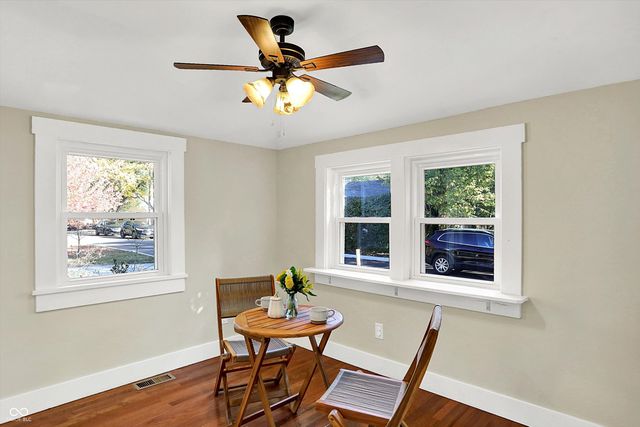 500 W Sycamore Street, Zionsville, IN 46077