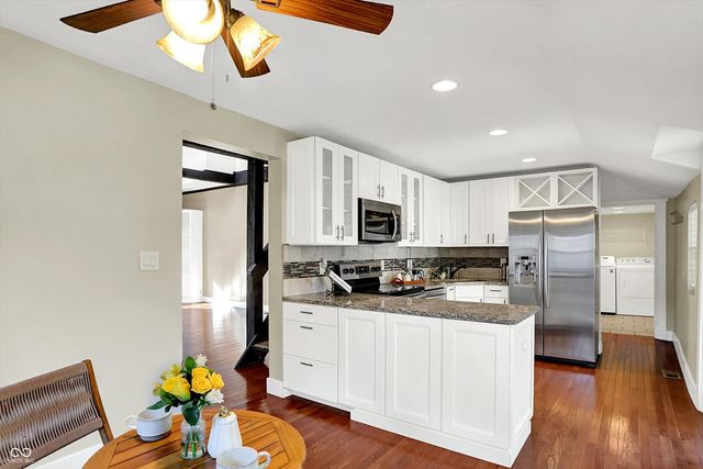 500 W Sycamore Street, Zionsville, IN 46077