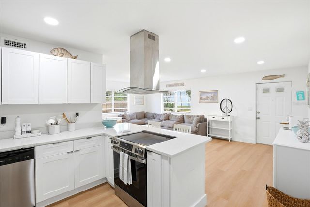 4027 HUNTINGTON STREET NE, St Petersburg, FL 33703