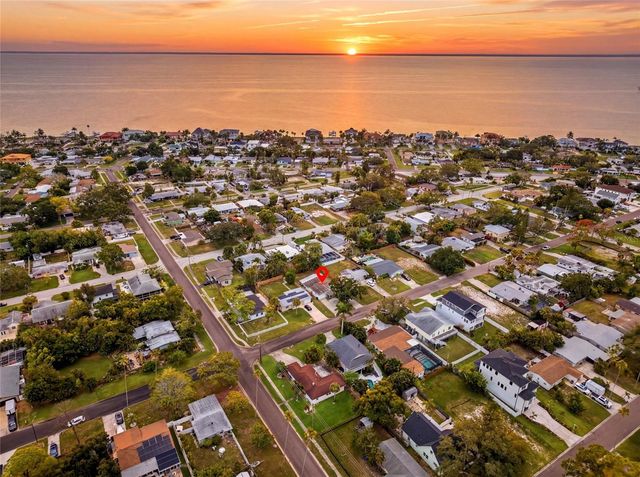 4027 HUNTINGTON STREET NE, St Petersburg, FL 33703