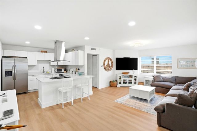 4027 HUNTINGTON STREET NE, St Petersburg, FL 33703