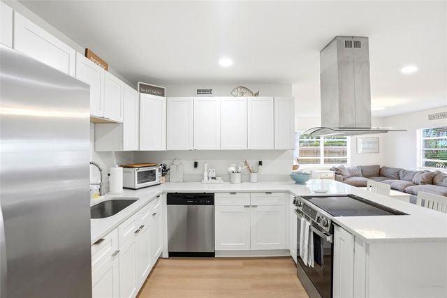 4027 HUNTINGTON STREET NE, St Petersburg, FL 33703