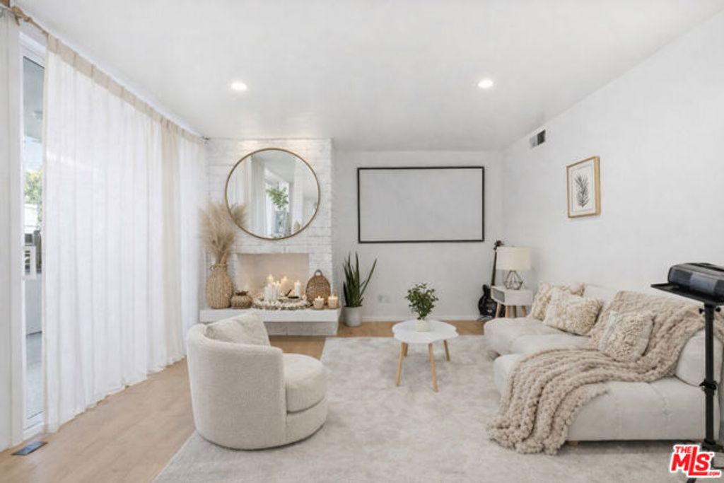 1807 Camden Avenue 4, Los Angeles, CA 90025