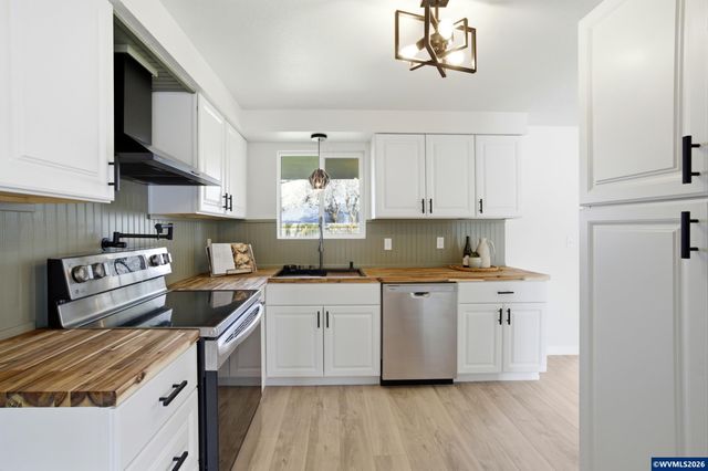 4665 Horseshoe Ct SE, Salem, OR 97317