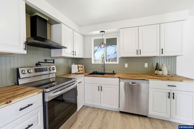 4665 Horseshoe Ct SE, Salem, OR 97317