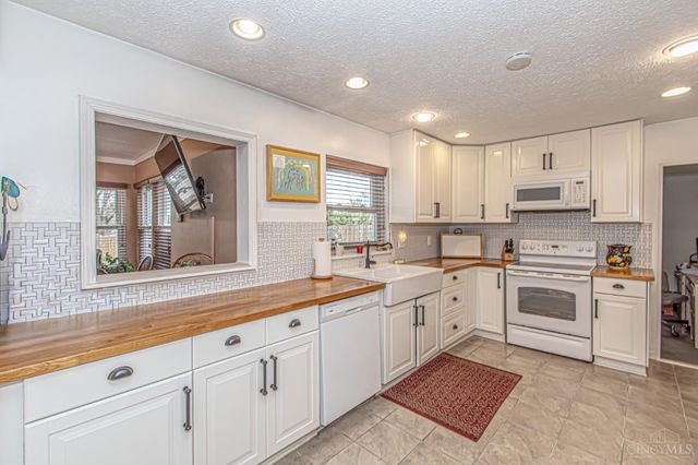 1105 Chateau Drive, Kettering, OH 45429