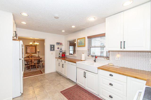 1105 Chateau Drive, Kettering, OH 45429