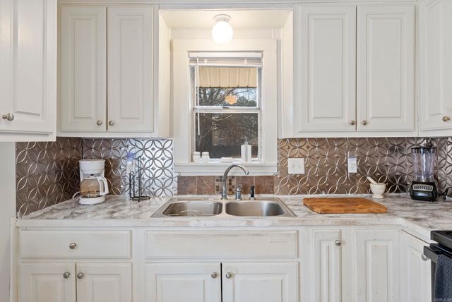 1205 Henry St, Benton, AR 72015