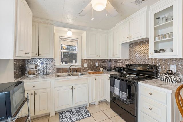 1205 Henry St, Benton, AR 72015