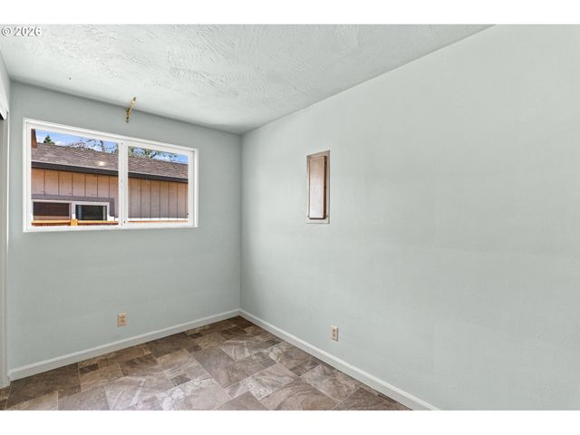 509 14TH St, Springfield, OR 97477